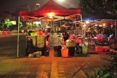 武岡所有違規(guī)夜宵攤點(diǎn)被取締！兩家夜宵攤點(diǎn)被依法扣押..