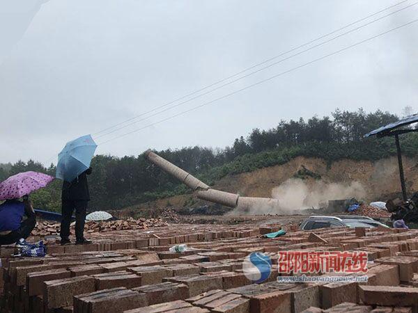 武岡與新寧兩地聯(lián)合取締一非法磚廠