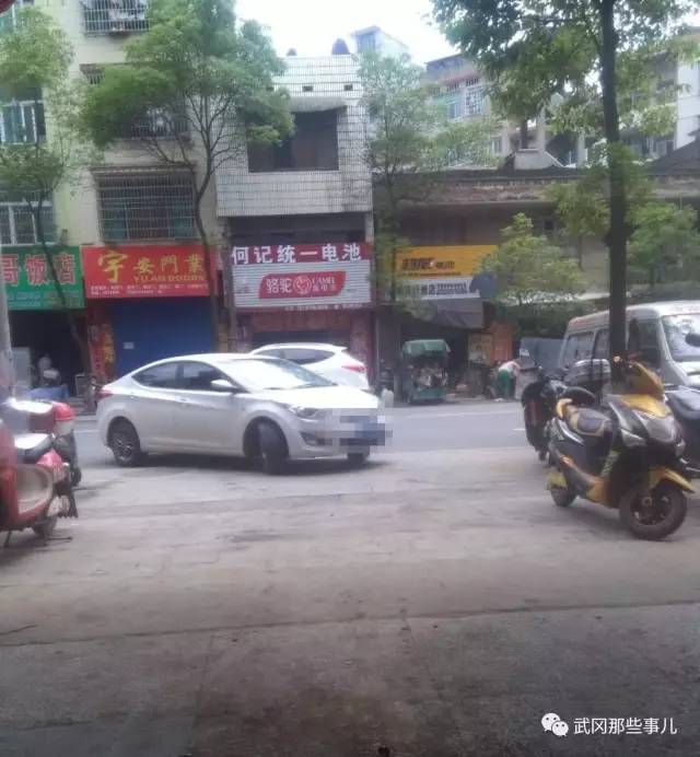 總有車主亂停亂放，武岡這店老板問到底該怎么辦？