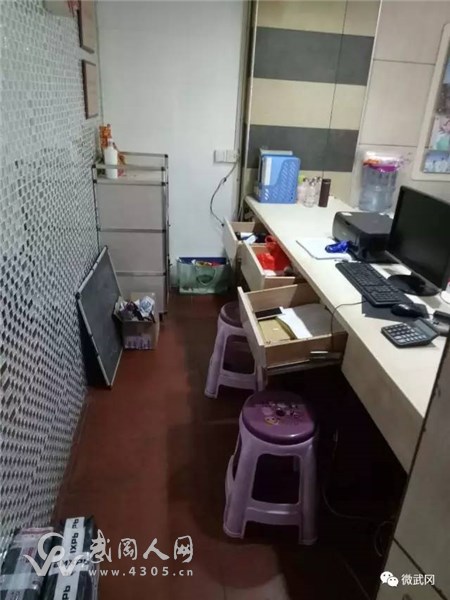 盜賊猖狂，武岡步行街某店門遭賊，直接把門拆掉！