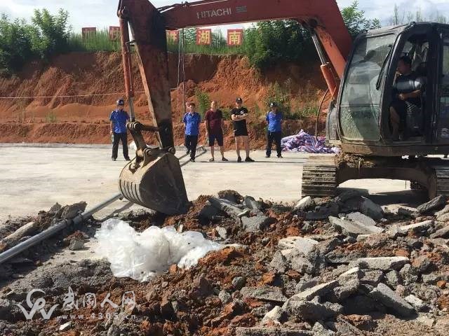 在師大武岡附中偷建娛樂場，絕不允許，趕緊拆了。。。