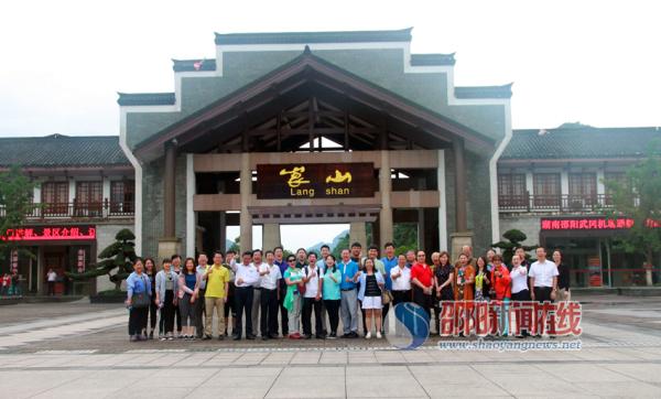 武岡機(jī)場通航 崀山迎來北京旅游考察團(tuán)