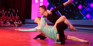 俄罗斯美女来武冈--安克尔12周年庆激情四溢万人围观