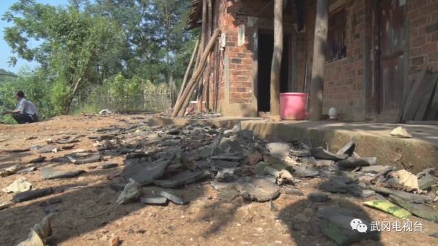 地基開裂！雙牌鎮(zhèn)一民房突然坍塌