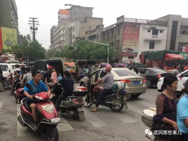 武岡小孩上學(xué)遇“攔路虎”，誰(shuí)來(lái)“斬殺”？！
