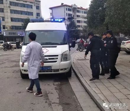 武岡市電信大樓路段,環(huán)衛(wèi)灑水車撞倒一名婦女……