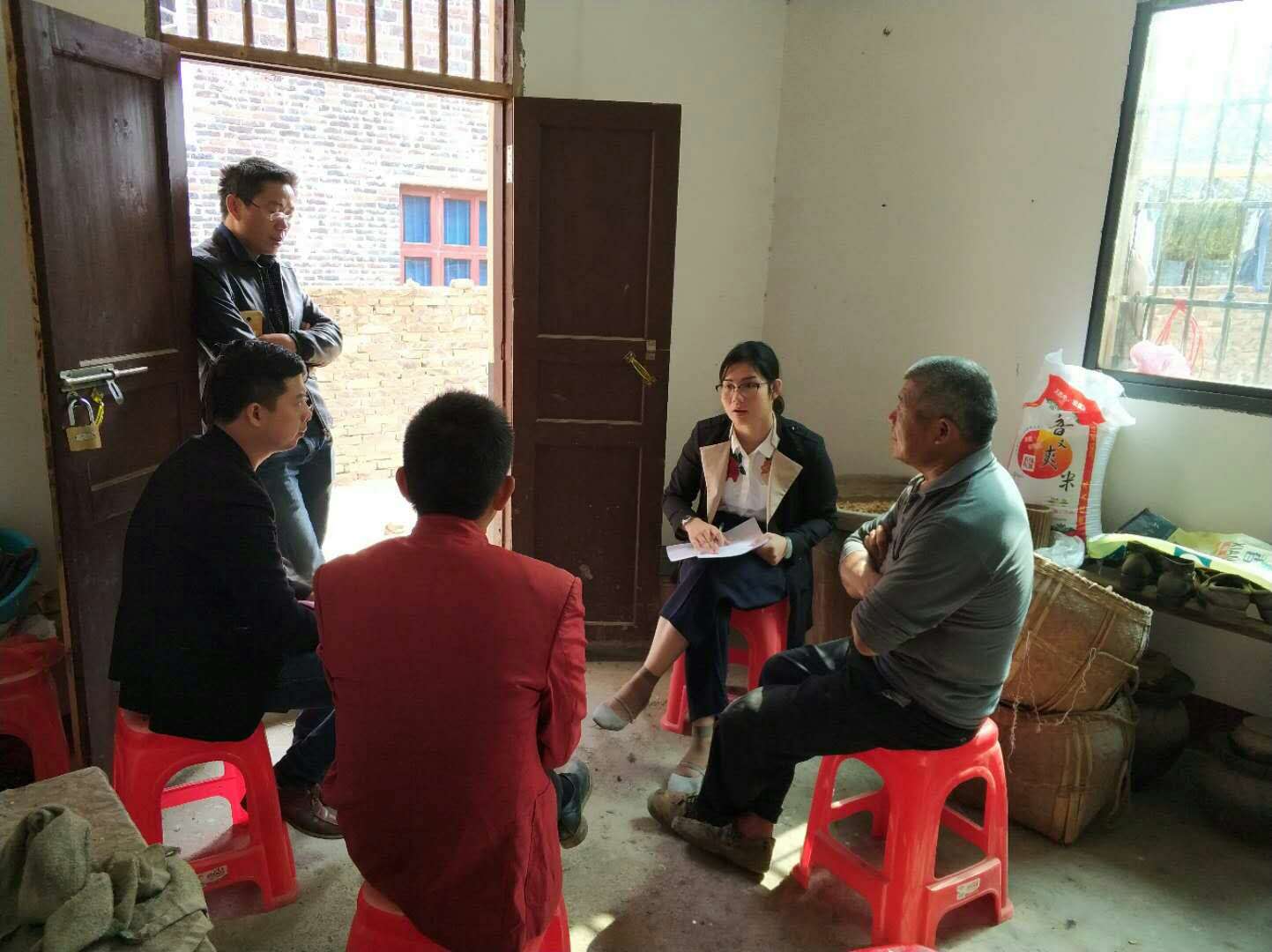 武岡雙牌鎮(zhèn)鎮(zhèn)長走訪扶貧戶