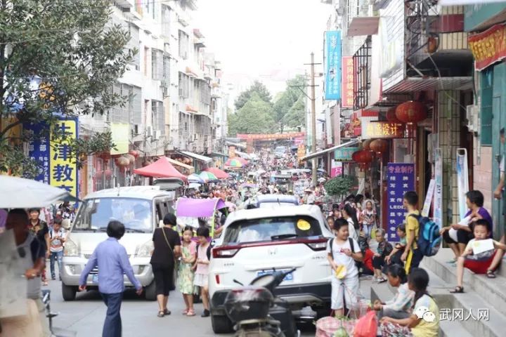 武岡小學(xué)門(mén)口堵堵堵??