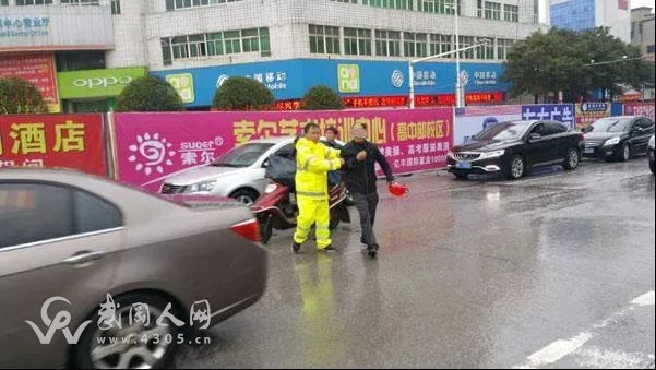 武岡摩托司機(jī)被查,與民警發(fā)生沖突.....