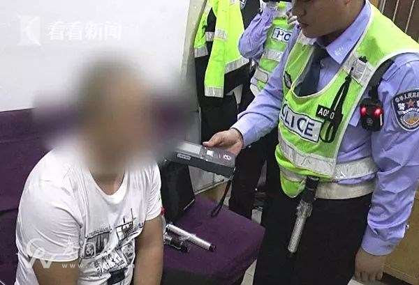 怎么了？武岡西出口一男子一見交警便棄車逃跑、