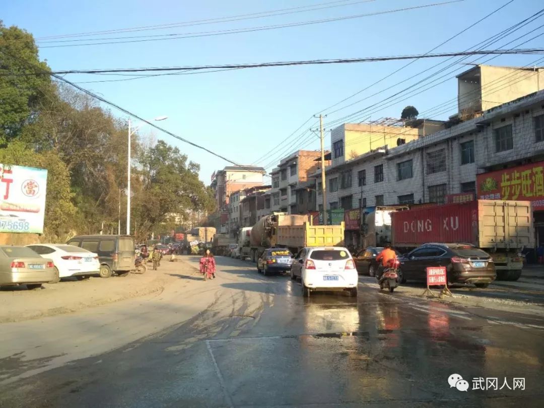 武岡二中至工業(yè)園路段大堵車(chē)
