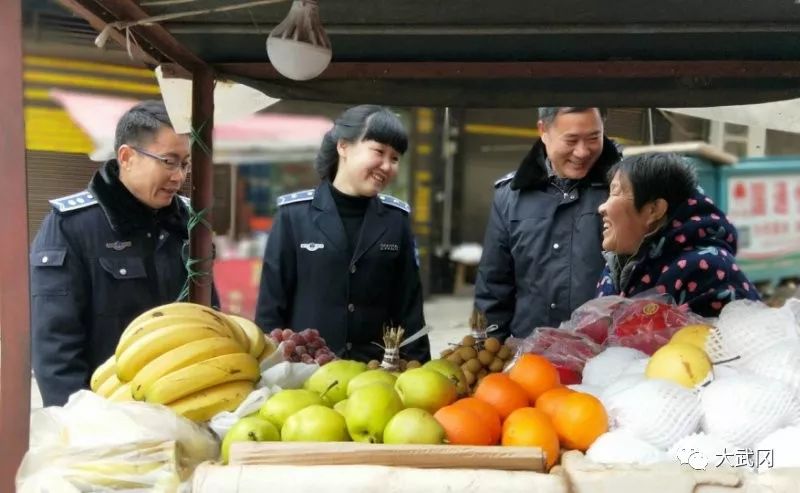 武岡城管又出新聞了!他們跑到水果攤主家里去了....