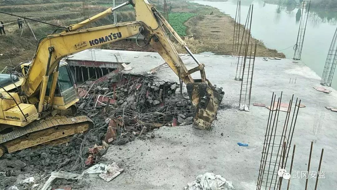 武岡這個(gè)房子建在河邊,結(jié)果被強(qiáng)拆!