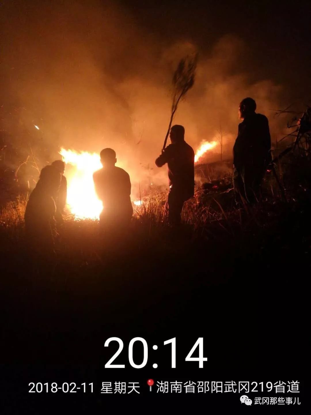 武岡村民就是牛,大火燒山奮力撲救!