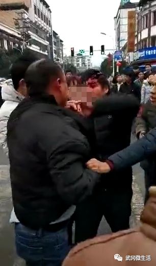 多位武岡人在城步街頭與人長時(shí)間“血斗”,一名男子被“爆頭”