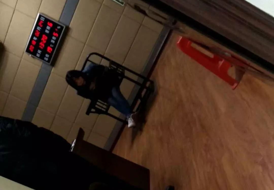 離婚的第二天 母親把4歲兒子拋下樓