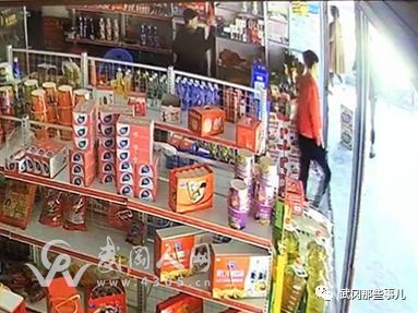 武岡3名小孩白天偷芙蓉王煙,偷錢,團伙作案!你認識他們么?
