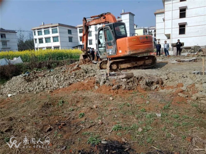 武岡這個房地基剛打好,就馬上被拆了......