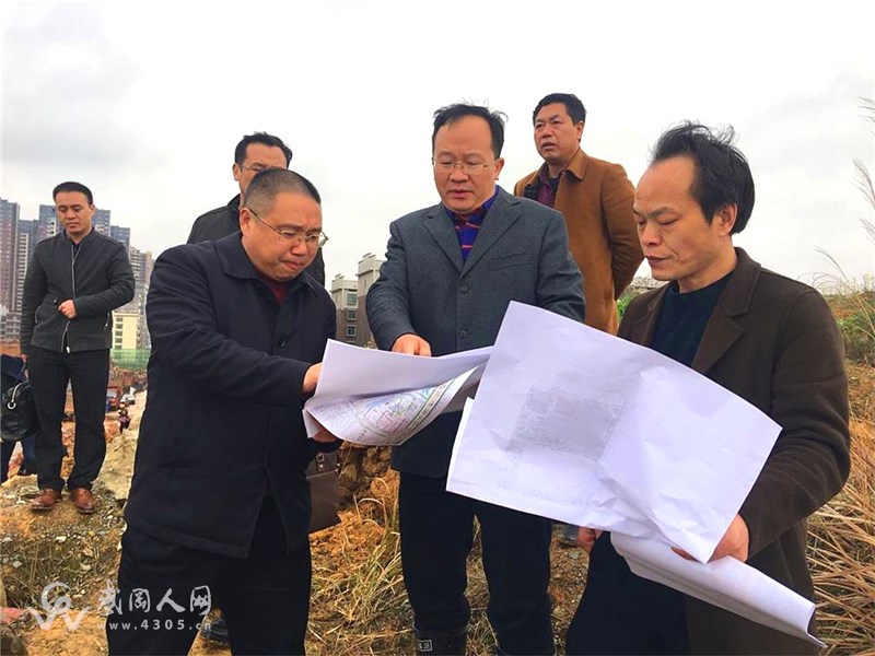 唐克調(diào)研城區(qū)停車場建設工作