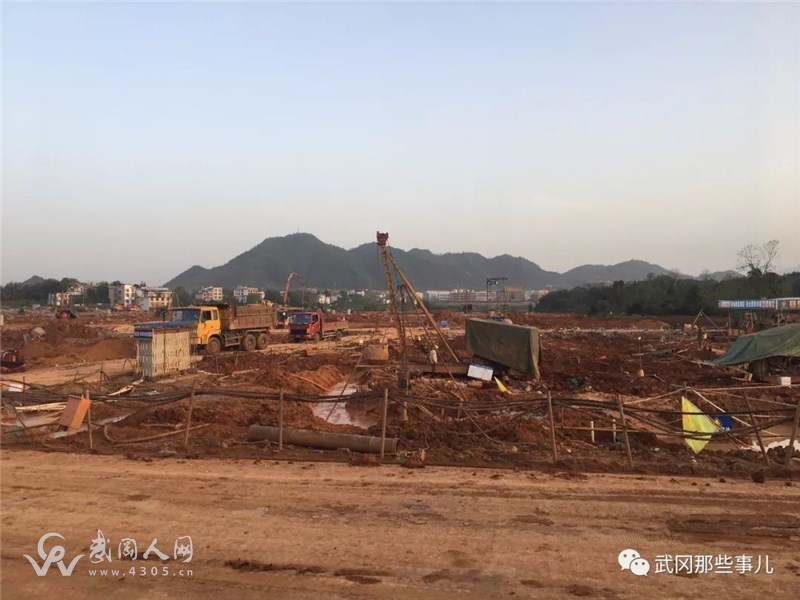 湖南師大武岡附中工地?zé)峄鸪欤惶煲粋€(gè)樣!