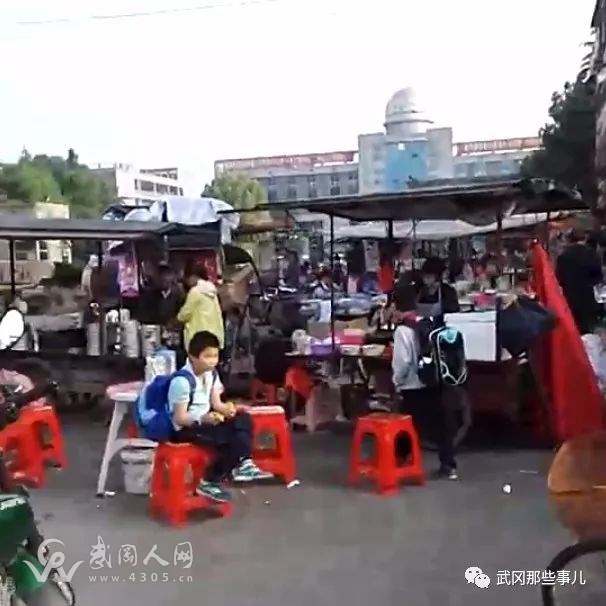 武岡學(xué)校門口的事,讓人操碎心!