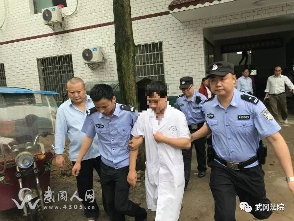 武岡3名公職人員在單位被法院帶走,原因竟然是...