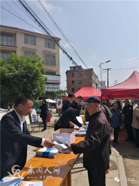 武岡市巡回宣講樹(shù)政法新形象