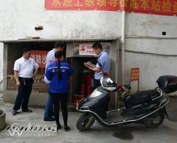 武岡警察威武!出動400人嚴查武岡...