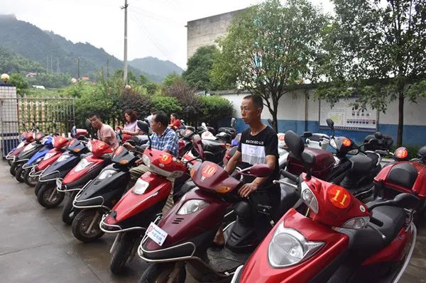 武岡公安舉行退贓大會，22輛摩托車現(xiàn)場退還群眾
