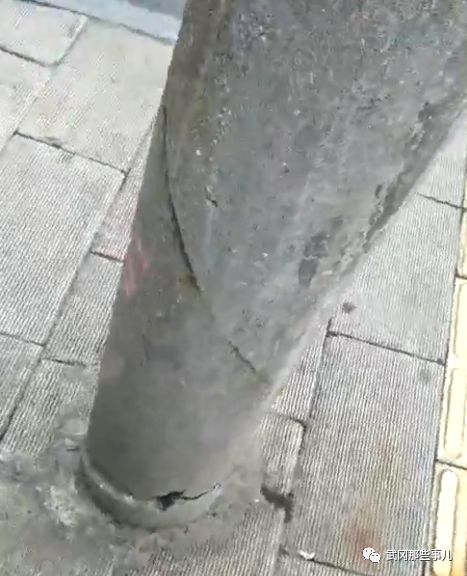 危險(xiǎn)！武岡這里這根電線桿隨時(shí)會(huì)倒！路過注意！