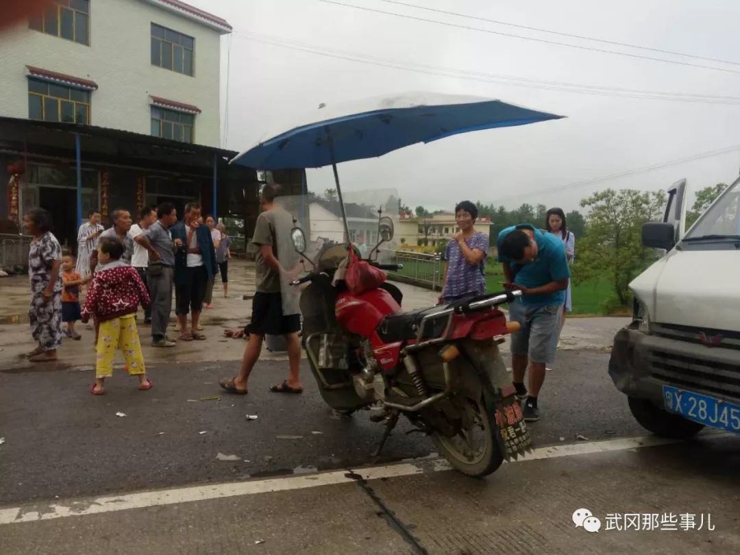 武岡一摩托車又出事了，傷者生死未卜！
