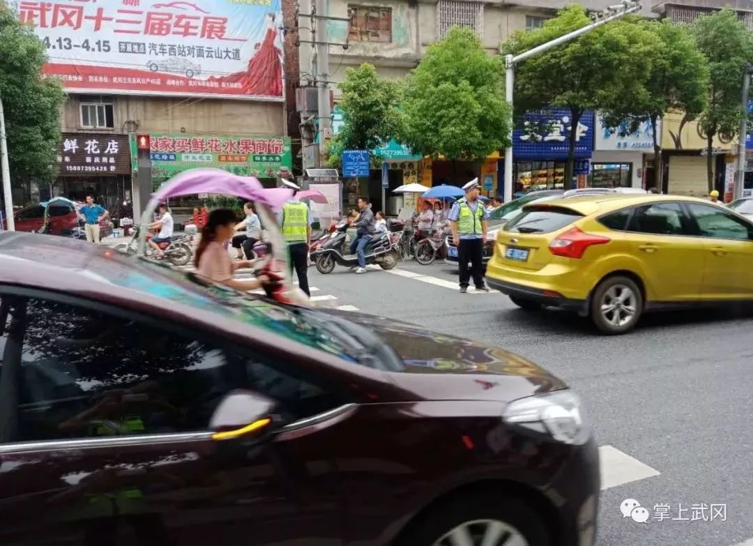 武岡一男子無證駕車擾亂“高考秩序”被抓...