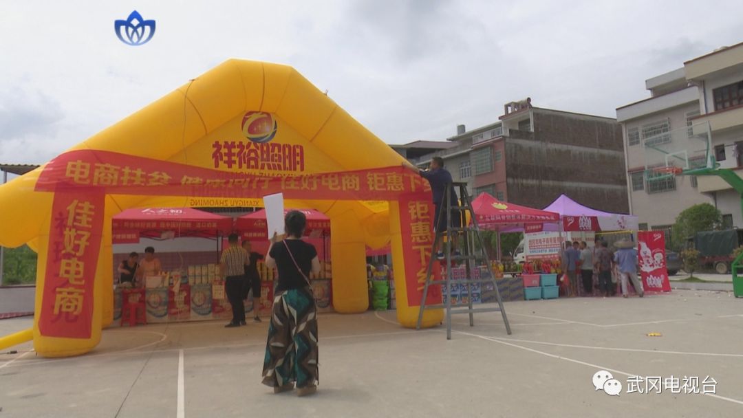 【視頻】武岡市商務(wù)局開展“電商扶貧健康同行”惠民活動