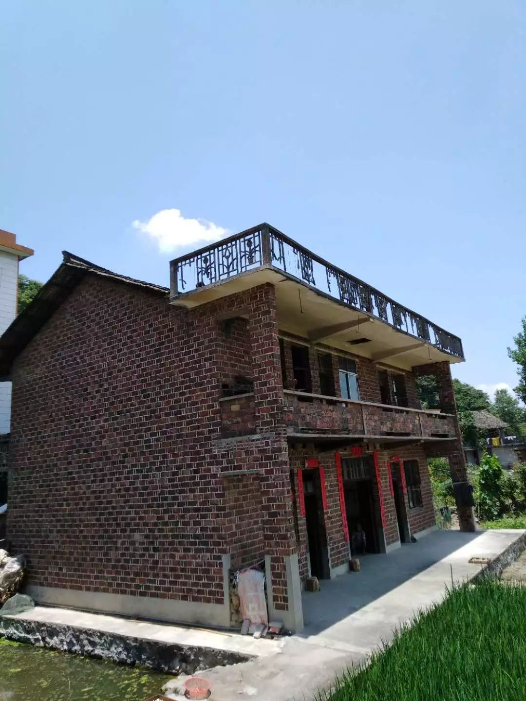 武岡這個(gè)地方采石放炮,導(dǎo)致居民房屋破裂,到底是怎么回事?