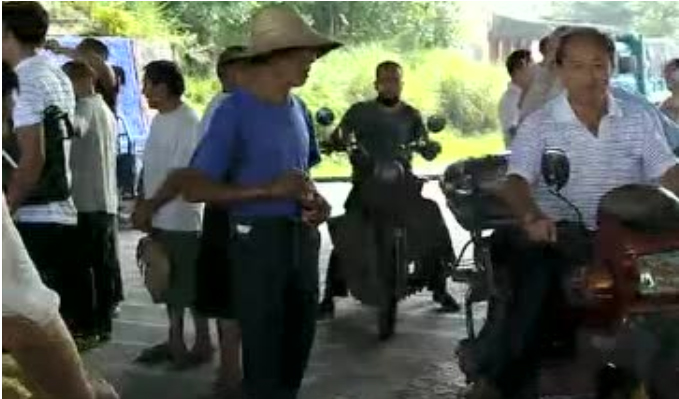 武岡頻繁發(fā)生堵車攔路事件,背后的原因是……