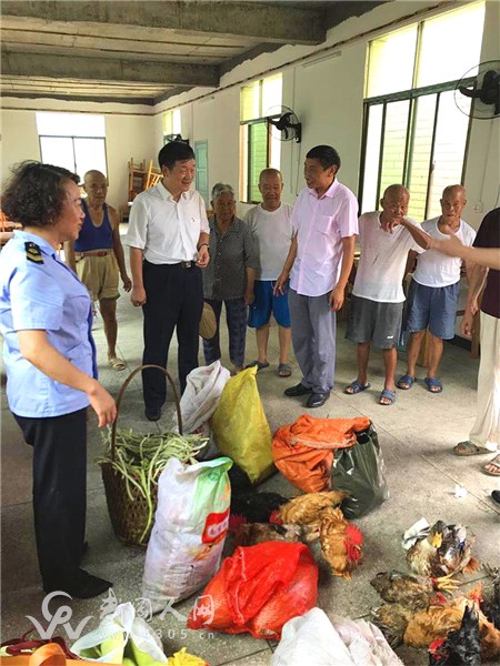 省食药监管局开展食品药品安全进农村暨主题党日结对帮扶“爱心购”活动