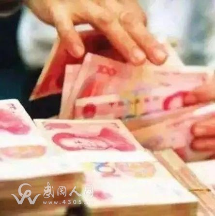 武岡生豬產(chǎn)業(yè)委托扶貧首發(fā)分紅金,2993人領(lǐng)44萬多