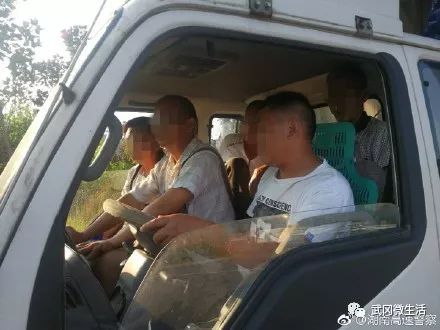 武岡服務(wù)區(qū)一男子好心辦壞事,超員被查!