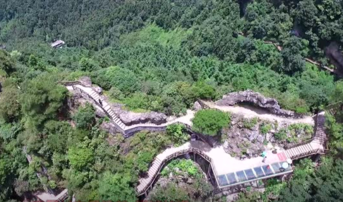 武岡云山玻璃棧道航拍視頻，真的美?。?！