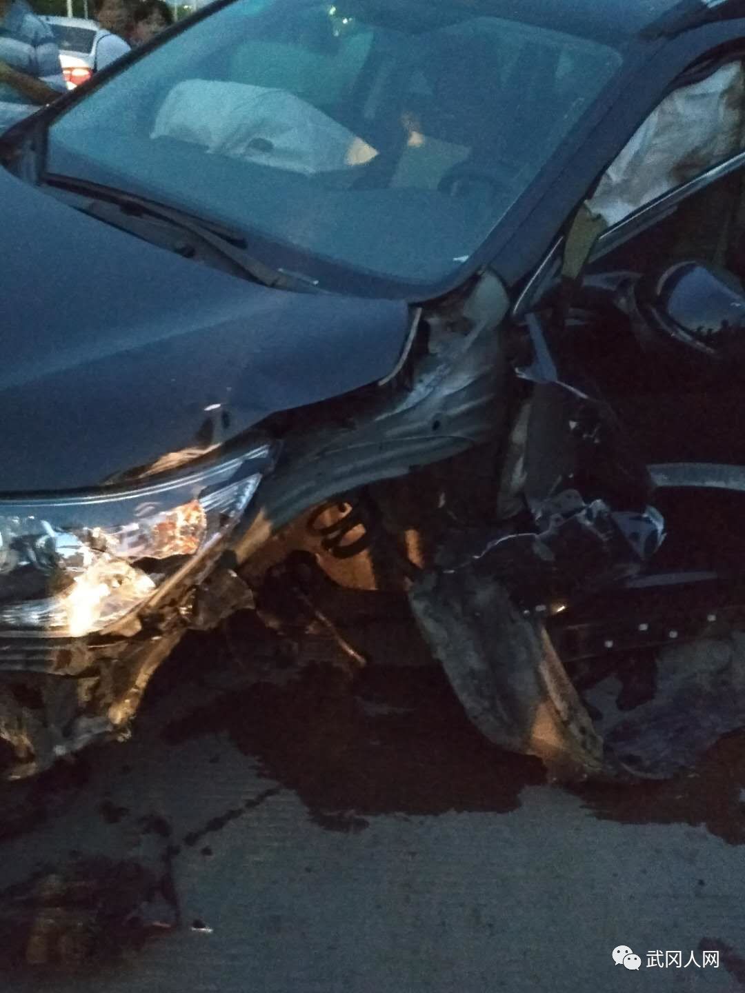 嚇人!武岡這里發(fā)生一起嚴(yán)重車禍,現(xiàn)場一片狼藉...