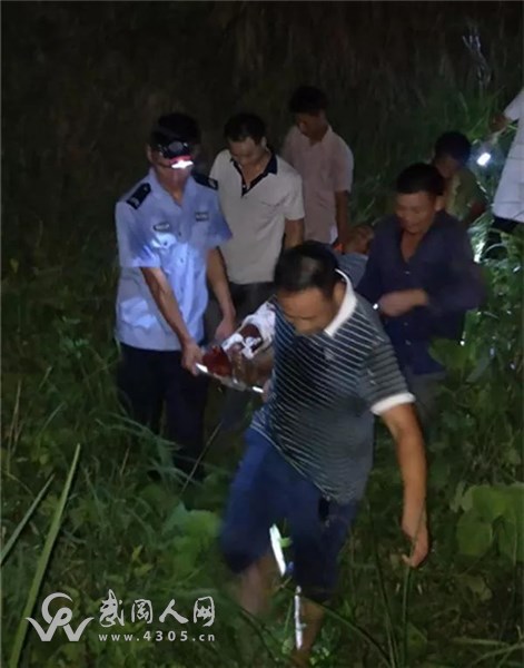 何得了，武岡有個60歲老人，在這里掉進了10米深坑！