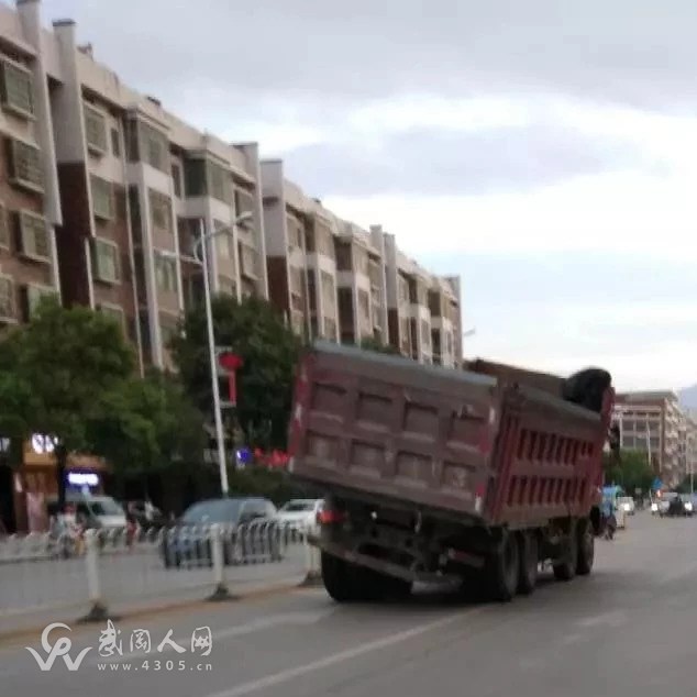 武岡這輛最牛貨車火了！你肯定沒見過...
