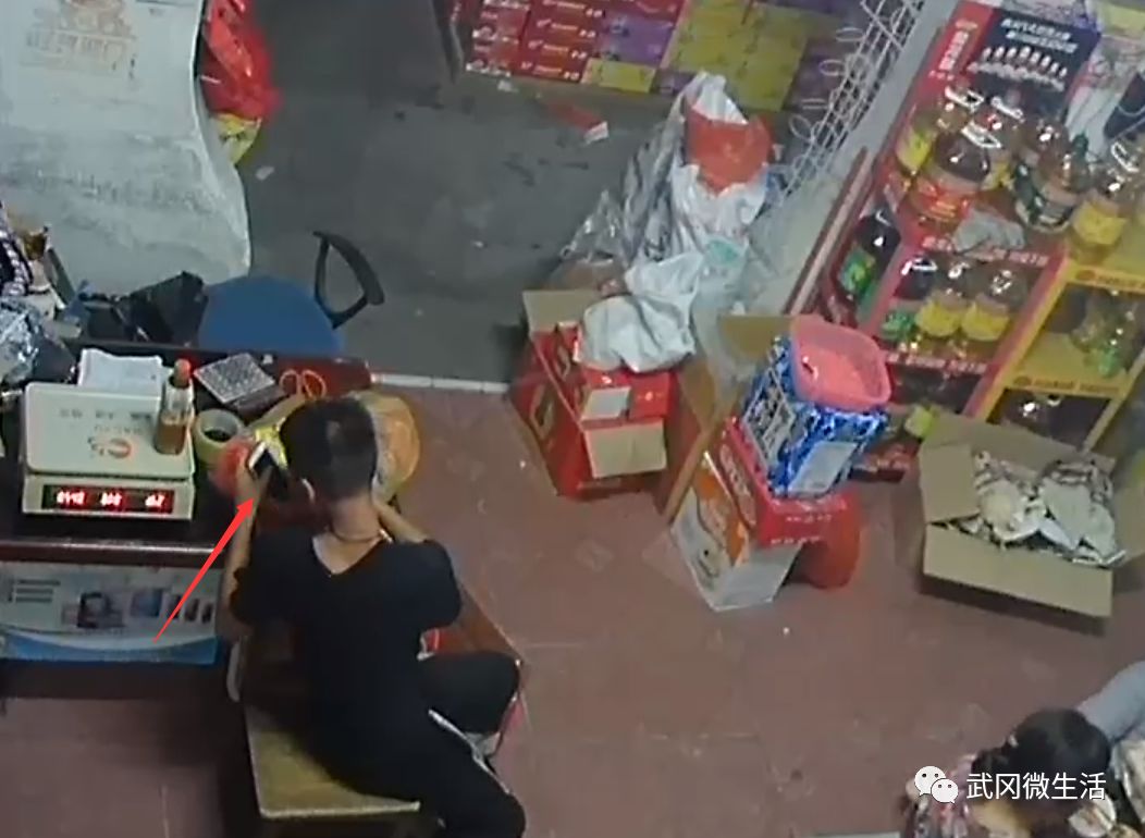武岡這個(gè)偷手機(jī)的小孩,是誰(shuí)家的?