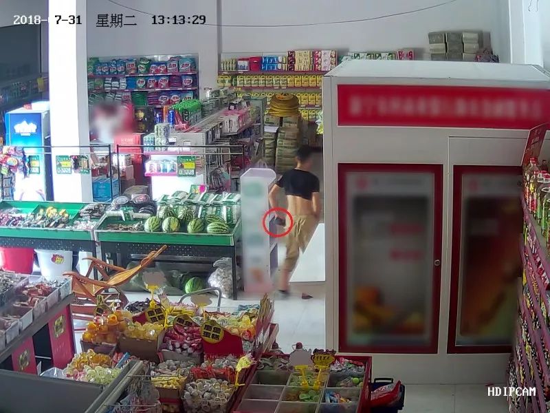 武岡一男子在超市偷手機(jī),被視頻拍個(gè)正著,警察馬上抓人!
