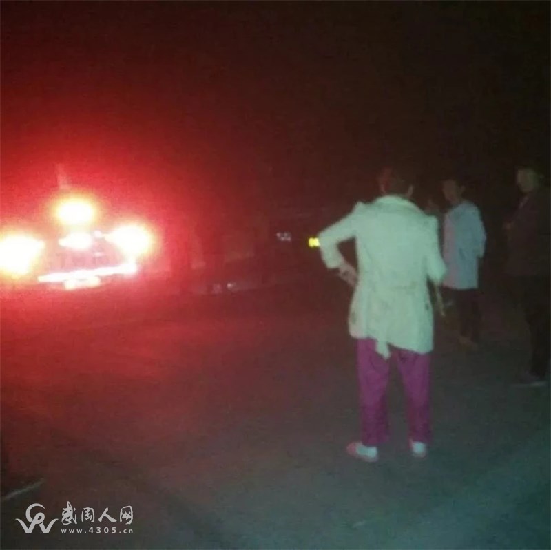 武岡這個村的村民晚上不睡覺,半夜起來守馬路!