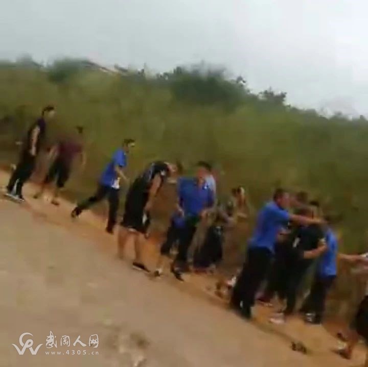 武岡城管受不明群眾毆打,11人受傷!警方已展開調(diào)查..