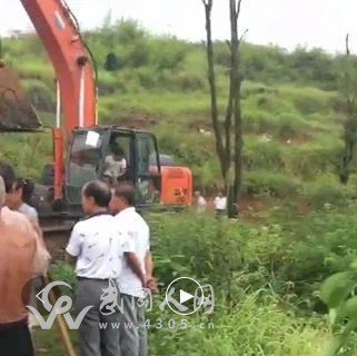 武岡這個(gè)地方的村民不準(zhǔn)修路?怎么回事!