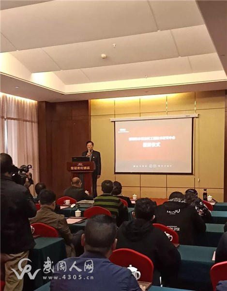 湖南漆雕氏四周年慶典暨邵陽(yáng)市水性涂料研究中心授牌儀式在武岡市舉行