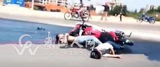 慘!武岡這里又發(fā)生慘烈車禍,摩托撞拖拉機血流一地...