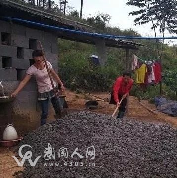 武岡一男子全國(guó)走紅，幾十萬(wàn)人為他點(diǎn)贊！因?yàn)?..